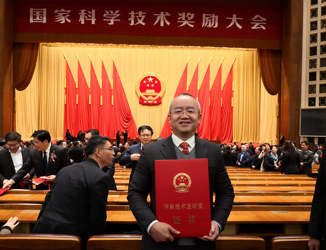 641热烈祝贺广东生益科技股份有限公司喜获国家技术发明二等奖（杨中强）_副本.jpg