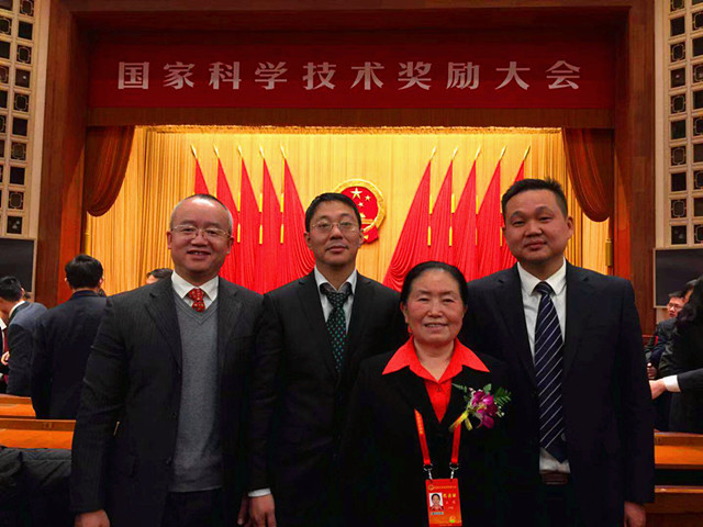 640热烈祝贺广东生益科技股份有限公司喜获国家技术发明二等奖（杨中强及团队）_副本_副本.jpg